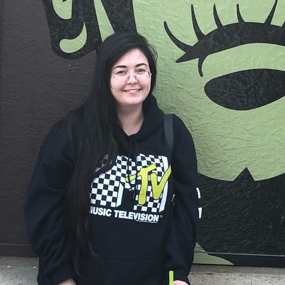 Meet your Posher, Amanda - Picture 1 of 1